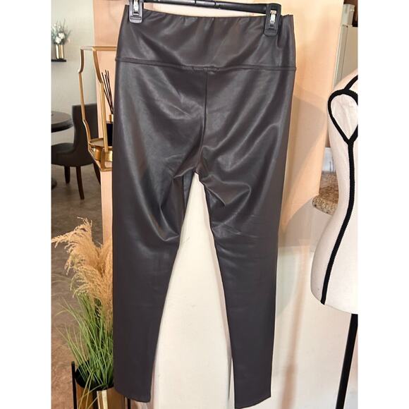 7 for All Mankind Faux Leather Skinny Pants Medium 6-10 - Picture 4 of 4